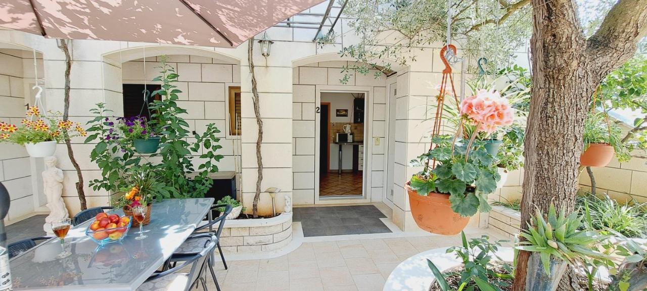 Apartments Darija & Pero Pucisca Zewnętrze zdjęcie