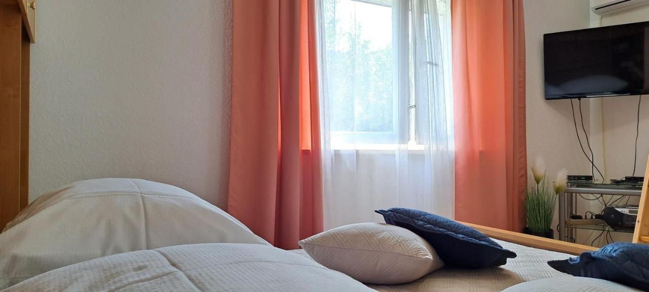 Apartments Darija & Pero Pucisca Zewnętrze zdjęcie