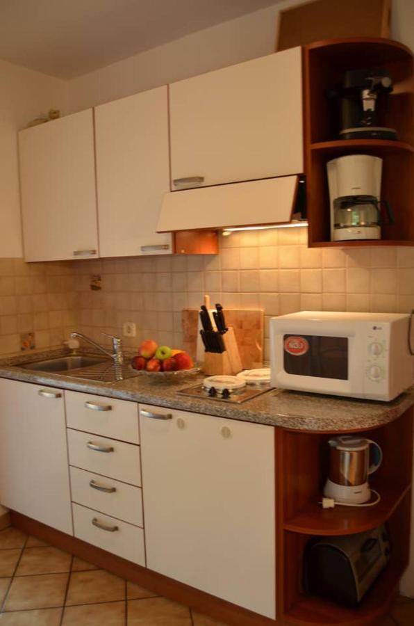 Apartments Darija & Pero Pucisca Zewnętrze zdjęcie