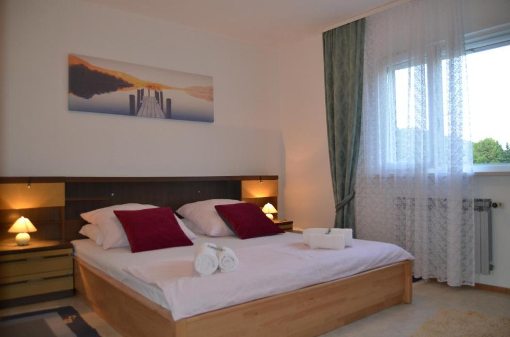 Apartments Darija & Pero Pucisca Zewnętrze zdjęcie